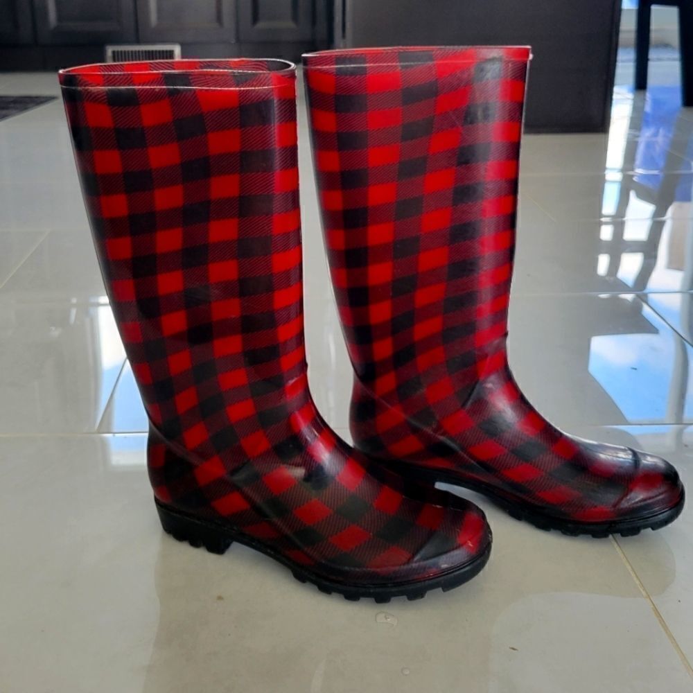 *Host Pick* Girls Red and Black Plaid Print Rain Boots